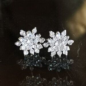 Nwt sterling silver cz cluster stud earrings